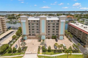 $1,100,000:  125 Island Way Apt 404, Clearwater Beach, FL 33767